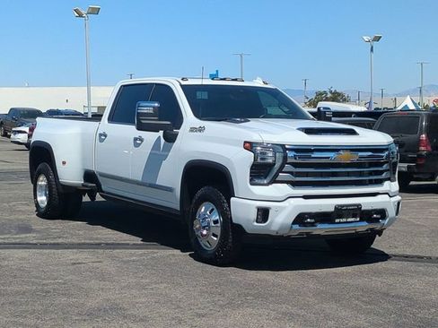 Used 2025 Chevrolet Silverado 3500 High Country w/ High Country Premium Package AWD/4WD image 2
