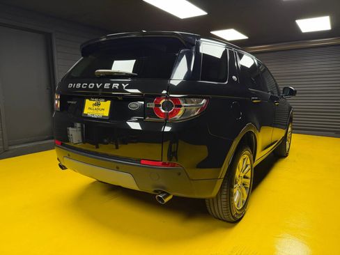 Used 2017 Land Rover Discovery Sport SE image 6