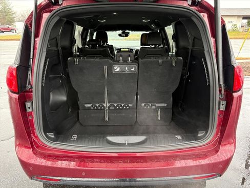 Used 2020 Chrysler Pacifica Touring-L w/ Advanced Safetytec Group image 23