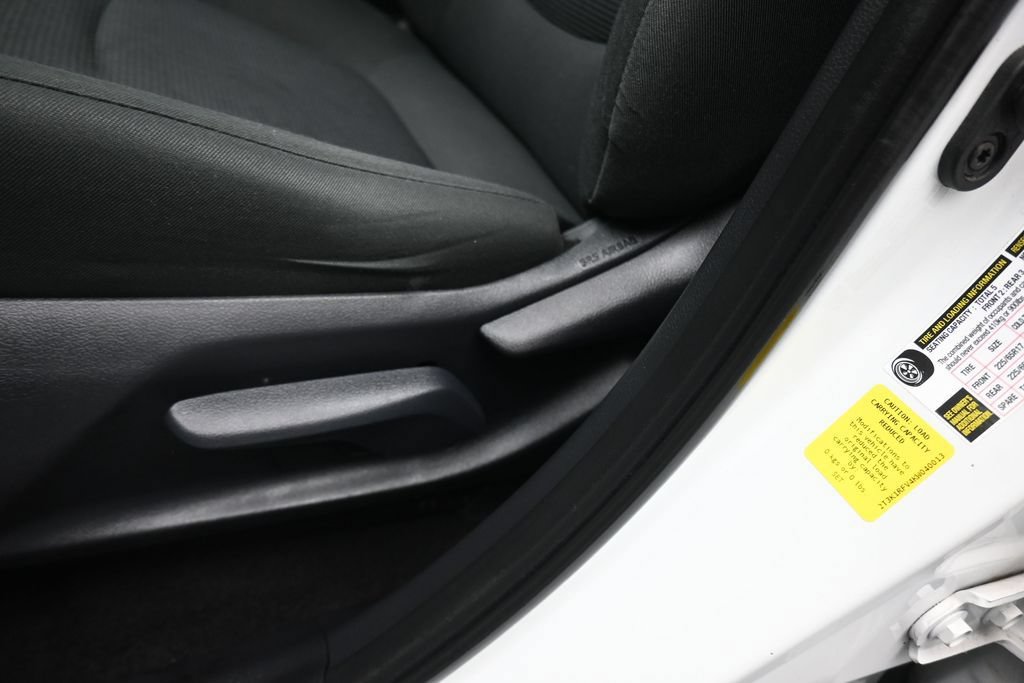 Used 2019 Toyota RAV4 LE FWD image 12