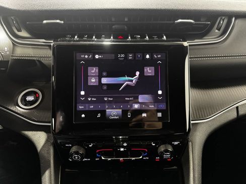 Used 2025 Jeep Grand Cherokee Altitude AWD/4WD image 15