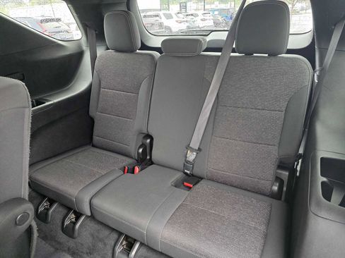 Used 2024 Chevrolet Traverse LT image 19
