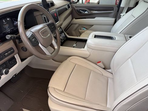 Used 2022 GMC Yukon Denali w/ Advanced Technology Package AWD/4WD image 18