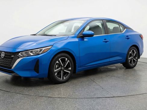 Used 2025 Nissan Sentra SV image 3