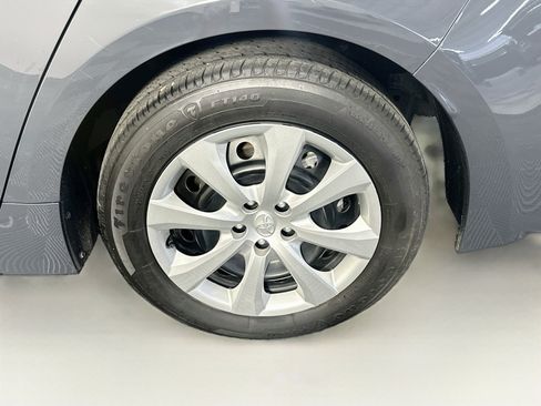 Used 2025 Toyota Corolla LE FWD image 11
