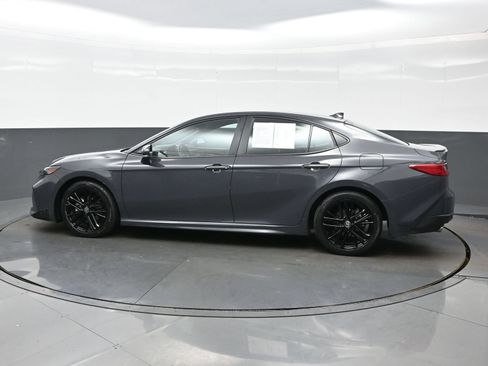 Used 2025 Toyota Camry SE FWD image 3