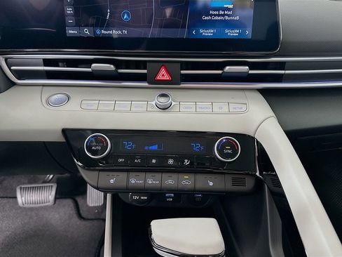 New 2025 Hyundai Elantra Limited image 14