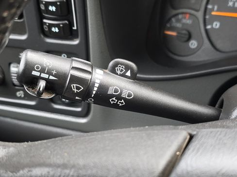 Used 2006 Chevrolet Silverado 2500 LT w/ Heavy-Duty Power Package image 32