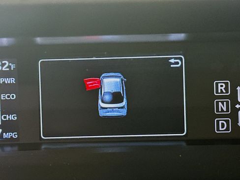 Used 2022 Toyota Prius L Eco image 19