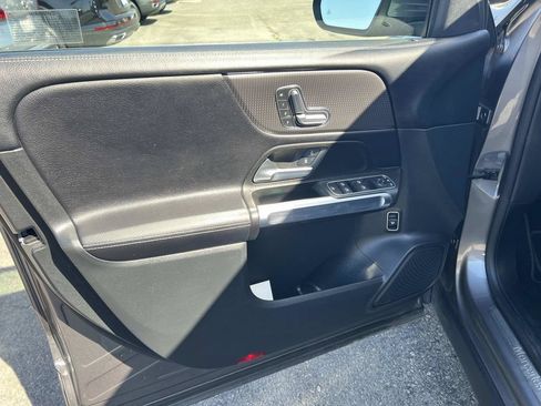 Used 2022 Mercedes-Benz GLB 250 4MATIC image 6