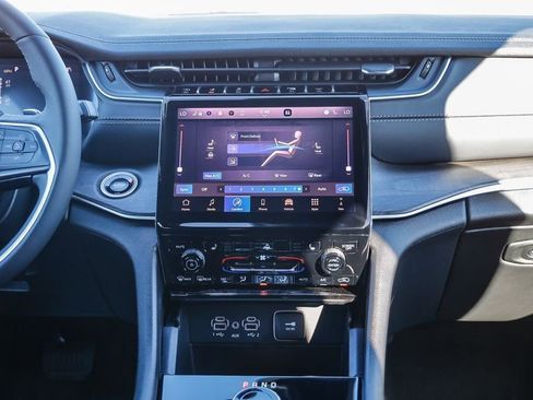 New 2025 Jeep Grand Cherokee Limited w/ Black Appearance Package image 14