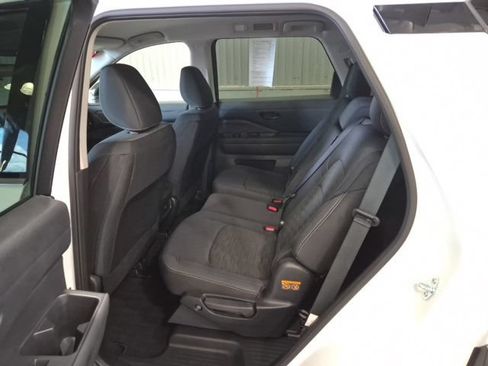 Certified 2025 Nissan Pathfinder S AWD/4WD image 17