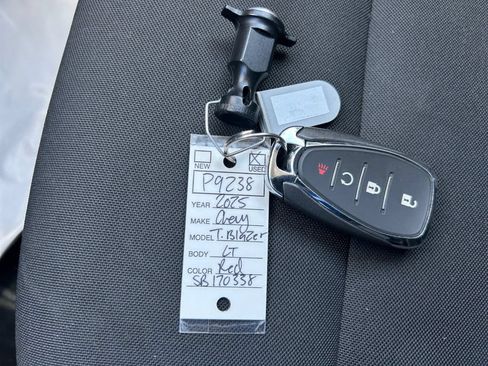 Used 2025 Chevrolet TrailBlazer LT AWD/4WD image 33