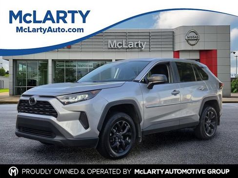 Used 2022 Toyota RAV4 LE FWD image 1