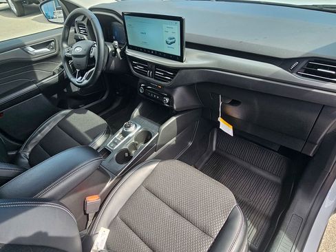 Used 2025 Ford Escape SE image 23
