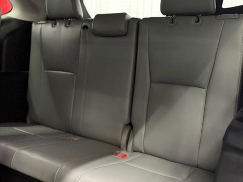Used 2022 Toyota Highlander Limited FWD image 15
