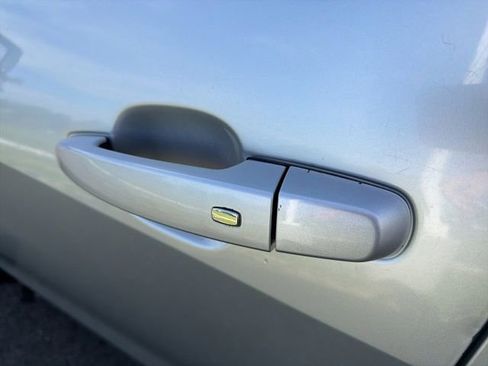 Used 2017 Chevrolet Malibu LT FWD image 16