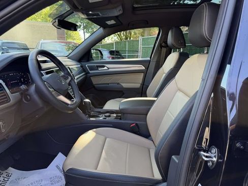 Certified 2023 Volkswagen Atlas Cross Sport SE w/ Panoramic Sunroof Package AWD/4WD image 19