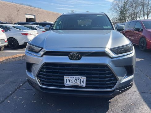 Used 2025 Toyota Grand Highlander XLE image 2