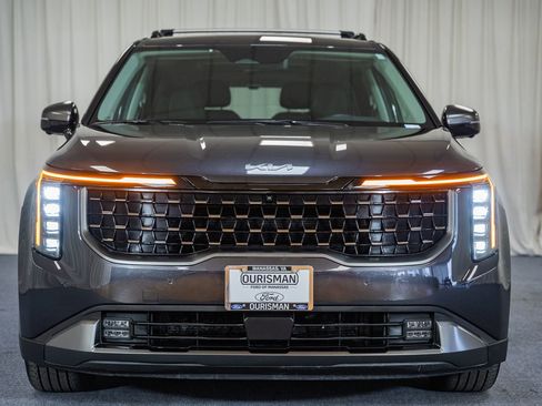 Used 2025 Kia Carnival SX Prestige image 2