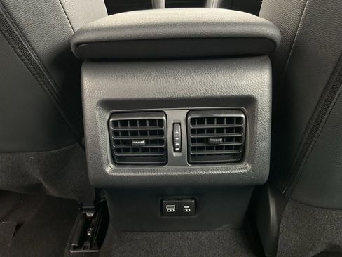 Used 2025 Toyota Camry SE image 18