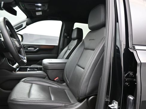 Used 2025 GMC Yukon Denali image 12