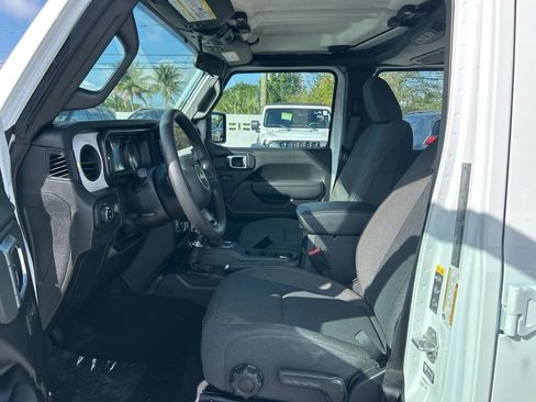 New 2026 Jeep Gladiator Sport image 9