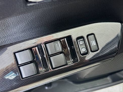 Used 2018 Toyota RAV4 SE AWD/4WD image 20