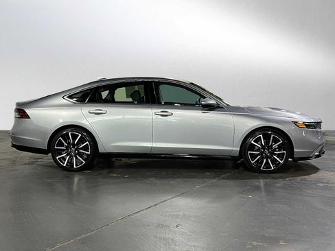 Used 2025 Honda Accord Touring image 2