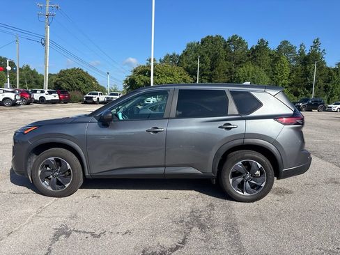 Certified 2024 Nissan Rogue SV FWD image 3