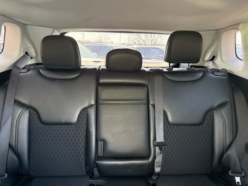 Used 2018 Jeep Compass Latitude w/ Cold Weather Group image 33