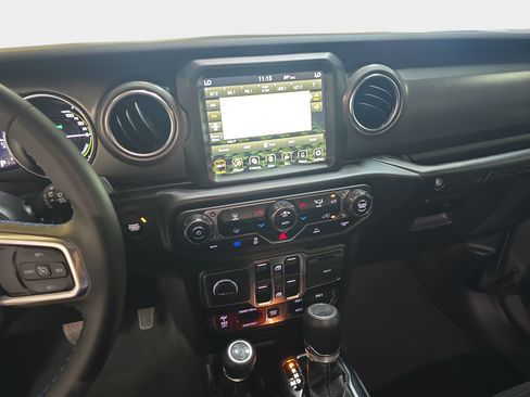 Used 2023 Jeep Wrangler Unlimited Rubicon 4xe AWD/4WD image 17