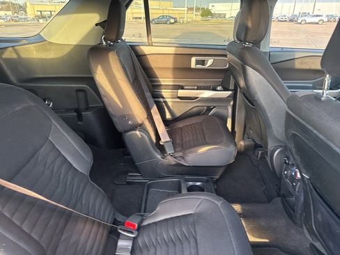 Used 2020 Ford Explorer XLT image 21