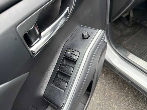 Used 2022 Toyota Highlander XLE image 22