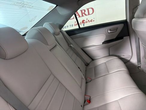 Used 2015 Toyota Camry XLE FWD image 18