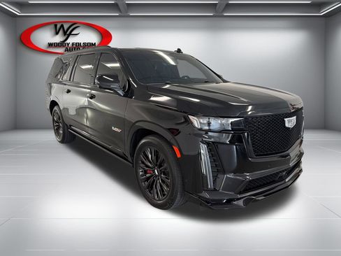 Used 2024 Cadillac Escalade ESV V w/ LPO, ONYX Package AWD/4WD image 3