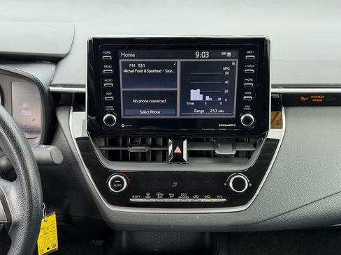 Certified 2021 Toyota Corolla LE image 3