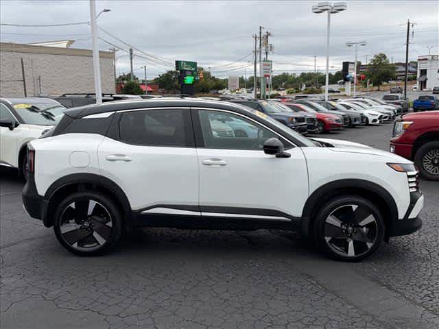 Used 2026 Nissan Kicks SR FWD image 2