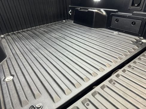 Used 2025 Toyota Tacoma Limited AWD/4WD image 79