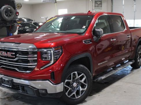 Used 2022 GMC Sierra 1500 SLT w/ SLT Premium Plus Package image 4