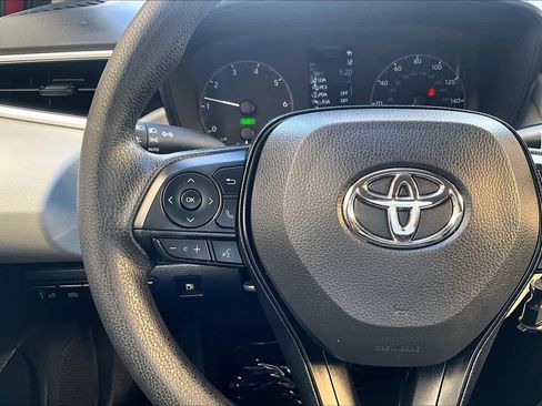 Used 2025 Toyota Corolla LE FWD image 23