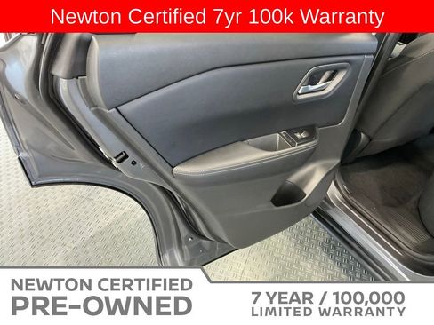 Used 2025 Nissan Rogue SV FWD image 37