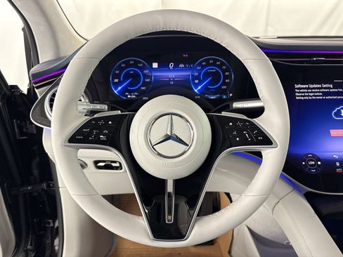 New 2026 Mercedes-Benz EQS 550 4MATIC SUV image 17
