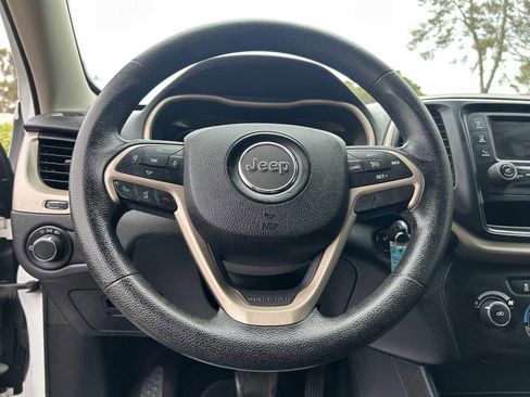 Used 2016 Jeep Cherokee Sport image 13