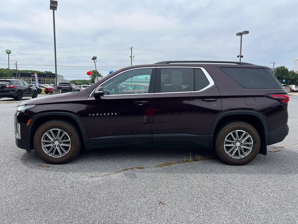 Used 2023 Chevrolet Traverse LT AWD/4WD image 2