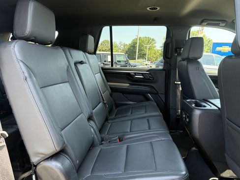 Used 2025 Chevrolet Tahoe LT RWD image 10