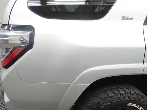 Used 2021 Toyota 4Runner SR5 AWD/4WD image 27