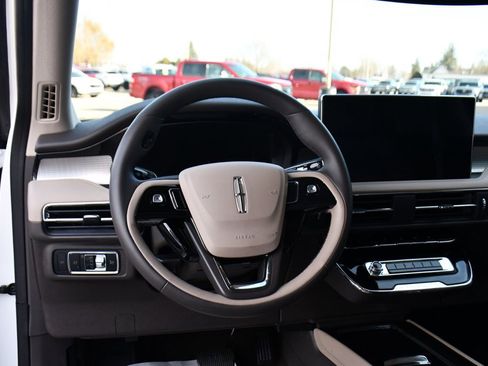 Used 2023 Lincoln Corsair Standard image 12