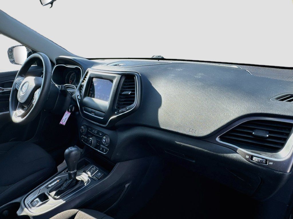 Used 2020 Jeep Cherokee Latitude FWD image 33