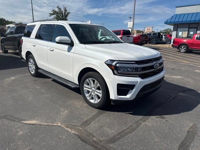 Used 2022 Ford Expedition XLT AWD/4WD image 3